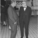 Profesor Ludwik Paszkiewicz na wystawie w Collegium Anatomicum; Warszawa; 1961; fotografia; MHM WUM/950