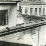 Zniszczony podczas działań wojennych budynek Zakładu Medycyny Sądowej; 1945-1981; fotografia; MHM WUM/1222
