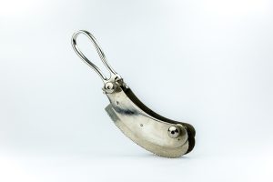 Piła do ciecia kręgosłupa; 1960-1990; technika mieszana; stal; MHM WUM/2933