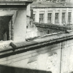 Zniszczony podczas działań wojennych budynek Zakładu Medycyny Sądowej; 1945-1981; fotografia; MHM WUM/1222