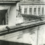 Zniszczony podczas działań wojennych budynek Zakładu Medycyny Sądowej; 1945-1981; fotografia; MHM WUM/1222