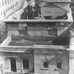 Zniszczony podczas działań wojennych budynek Zakładu Medycyny Sądowej; 1945-1981; fotografia; MHM WUM/1222