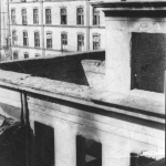 Zniszczony podczas działań wojennych budynek Zakładu Medycyny Sądowej; 1945-1981; fotografia; MHM WUM/1222