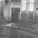 Zniszczony podczas działań wojennych budynek Zakładu Medycyny Sądowej; 1945-1981; fotografia; MHM WUM/1222