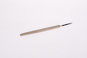 Nóż chirurgiczny; XX w.; stal; wyrób fabryczny; MHM WUM/3473