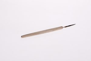 Nóż chirurgiczny; XX w.; stal; wyrób fabryczny; MHM WUM/3473