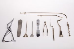 Zestaw narzędzi chirurgicznych; 1930-1970; metal; wyrób fabryczny; MHM WUM/3059