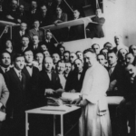 Profesor Jan Zaorski podczas zajęć w Anatomicum; 1920/30; fotografia; MHM WUM/1309