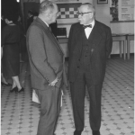 Profesor Ludwik Paszkiewicz na wystawie w Collegium Anatomicum; Warszawa; 1961; fotografia; MHM WUM/950